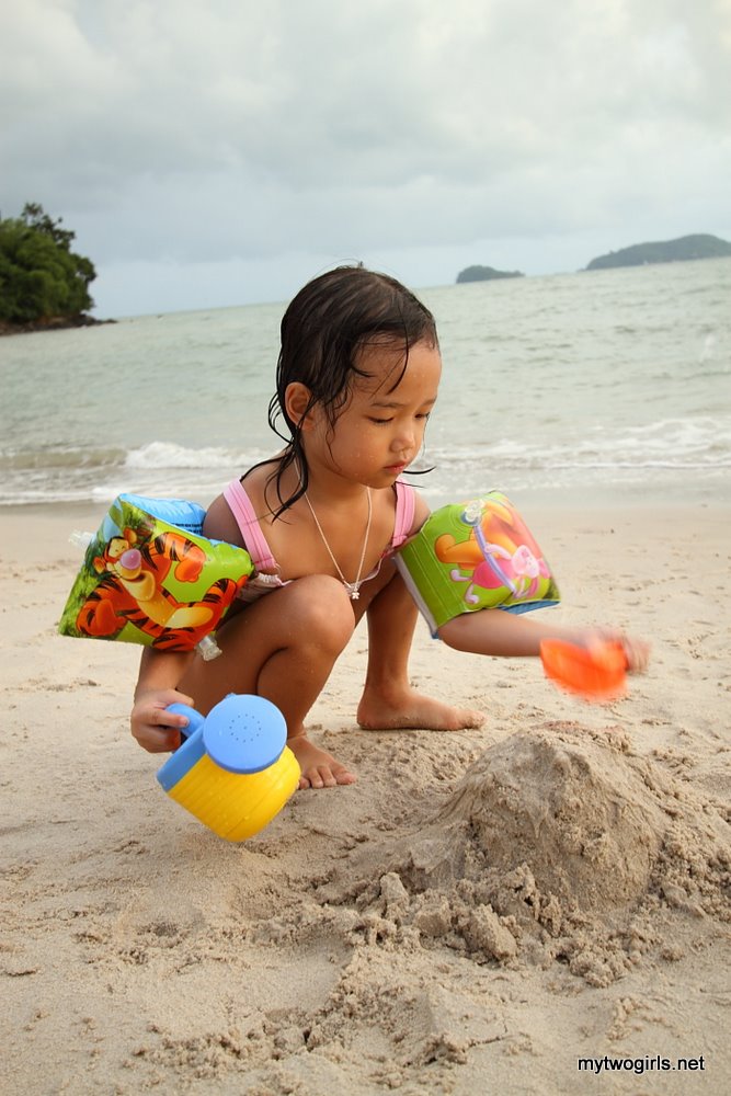 Zaria building sand castle